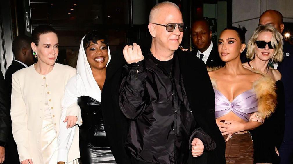 Sarah Paulson, Niecy Nash, Kim Kardashian and Naomi Watts pictured with Ryan Murphy.