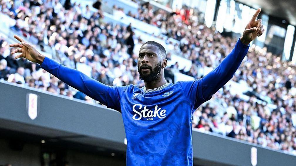 Beto celebrates scoring against Fulham