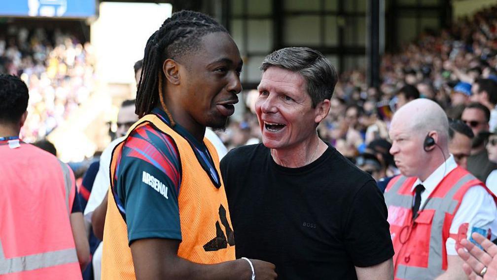 Eberechi Eze of Arsenal interacts with former manager Oliver Glasner