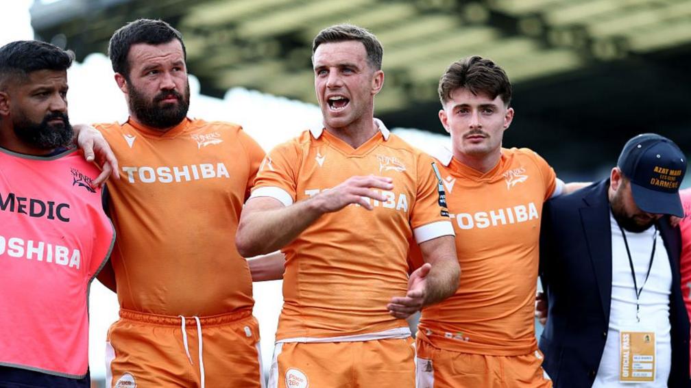 George Ford talks to his team-mates after the win over Exeter