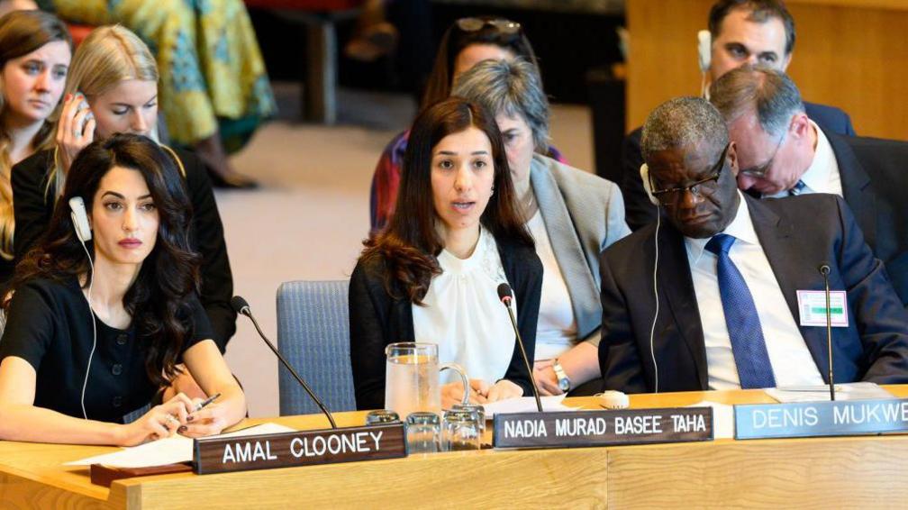 Nadia Murad (C) addresses a UN Security Council meeting in New York, alongside Amal Clooney (L) and Denis Mukwege (R) (23 April 2019)