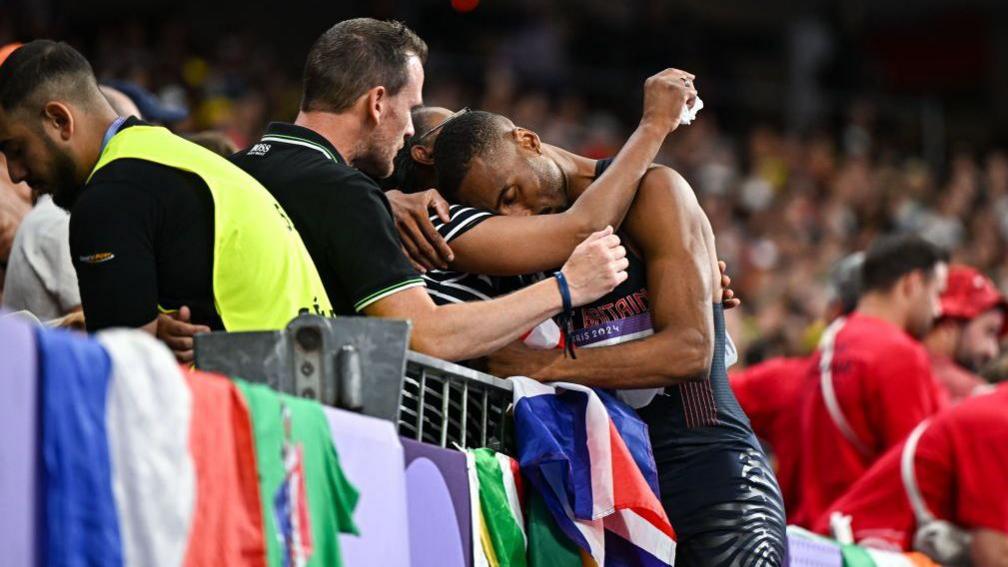 Matthew Hudson-Smith embraced members of his family after winning Olympic silver