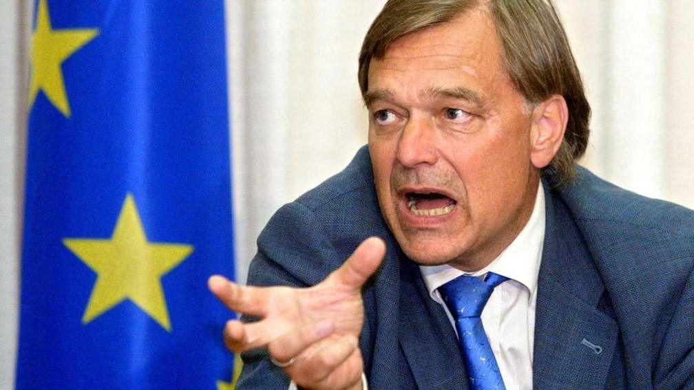 Veteran EU trade negotiator Karl Falkenberg pictured talking in 2004