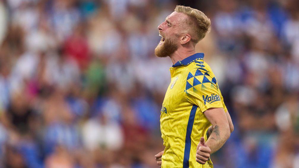 Oli McBurnie reacts during a Las Palmas game last season