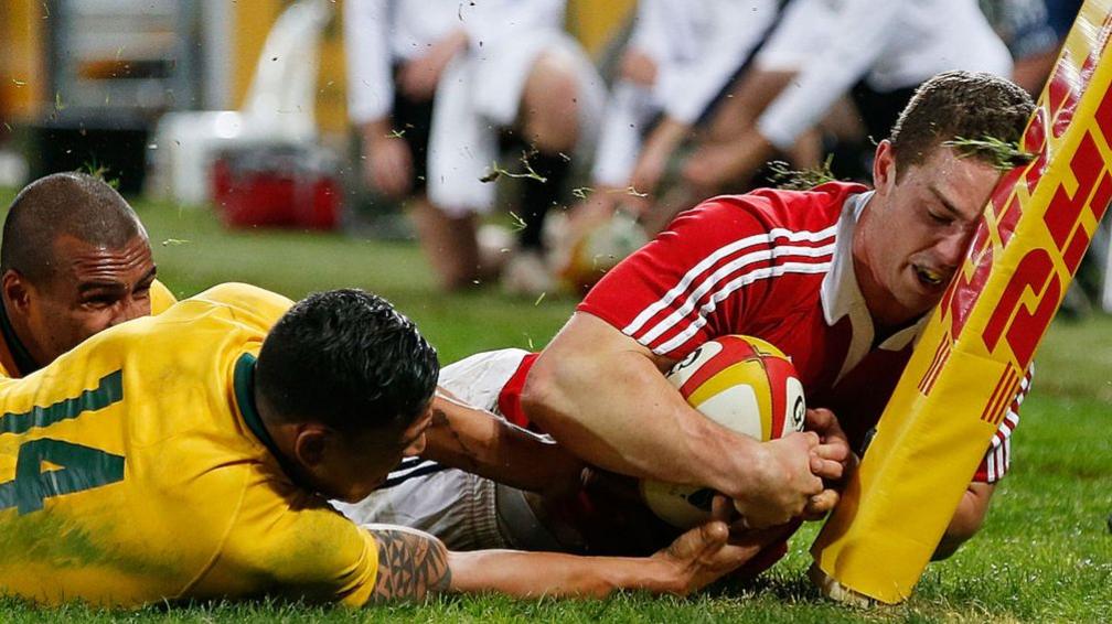 Israel Folau somehow stops George North from scoring a try in the first Test