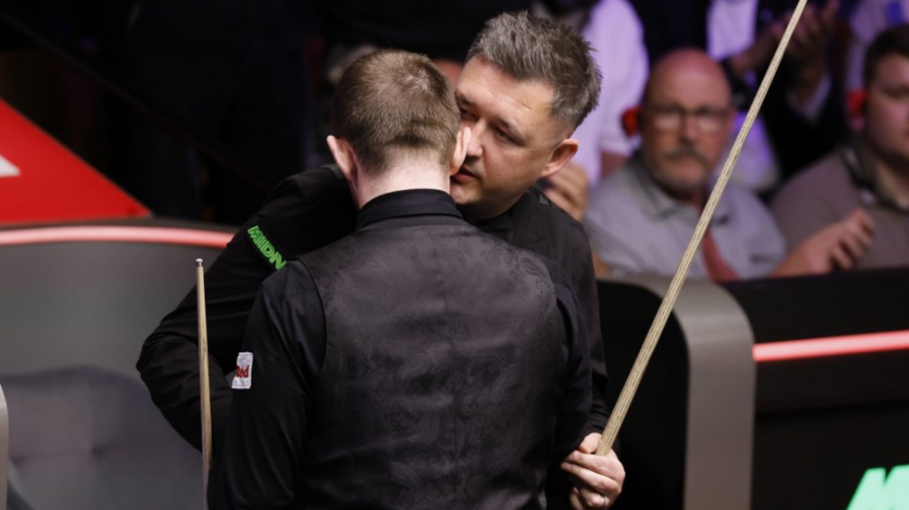 Kyren Wilson and Mark Allen having a chat