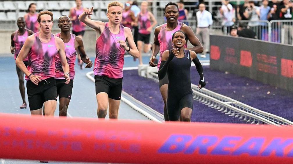 Faith Kipyegon shows strain on her face as she closes on the finishing line