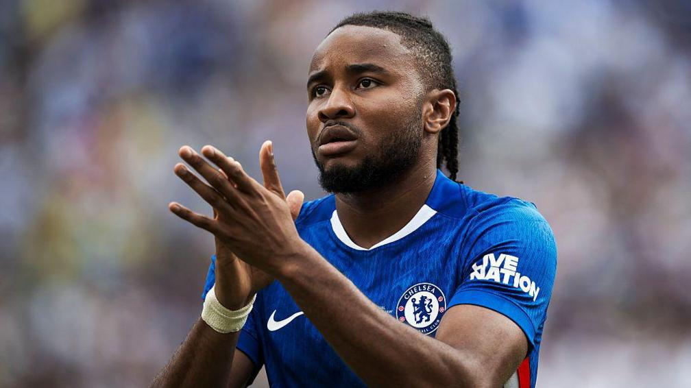 Christopher Nkunku claps