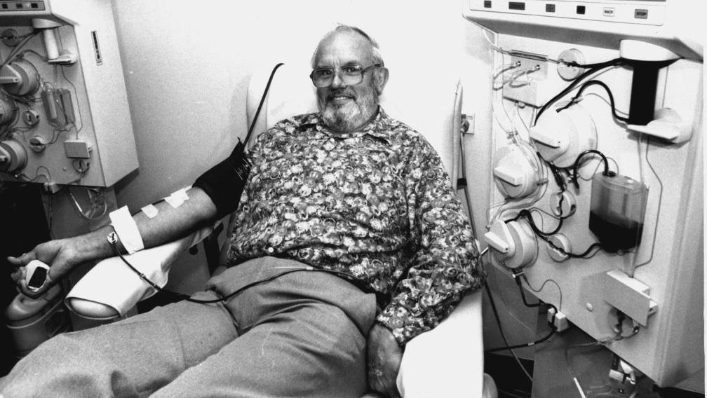 Harrison at his 537th blood donation in December 1992