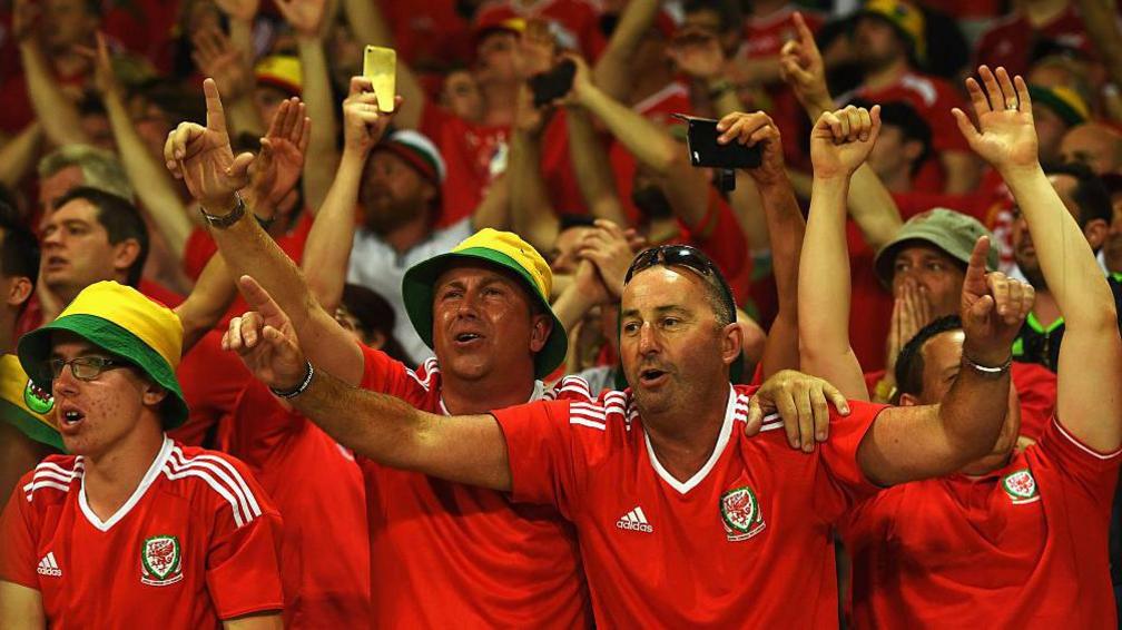 Cefnogwyr Cymru yn Toulouse ar gyfer y gêm yn erbyn Rwsia yn Euro 2016