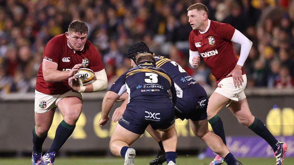 Tadhg Furlong runs at the Brumbies defence