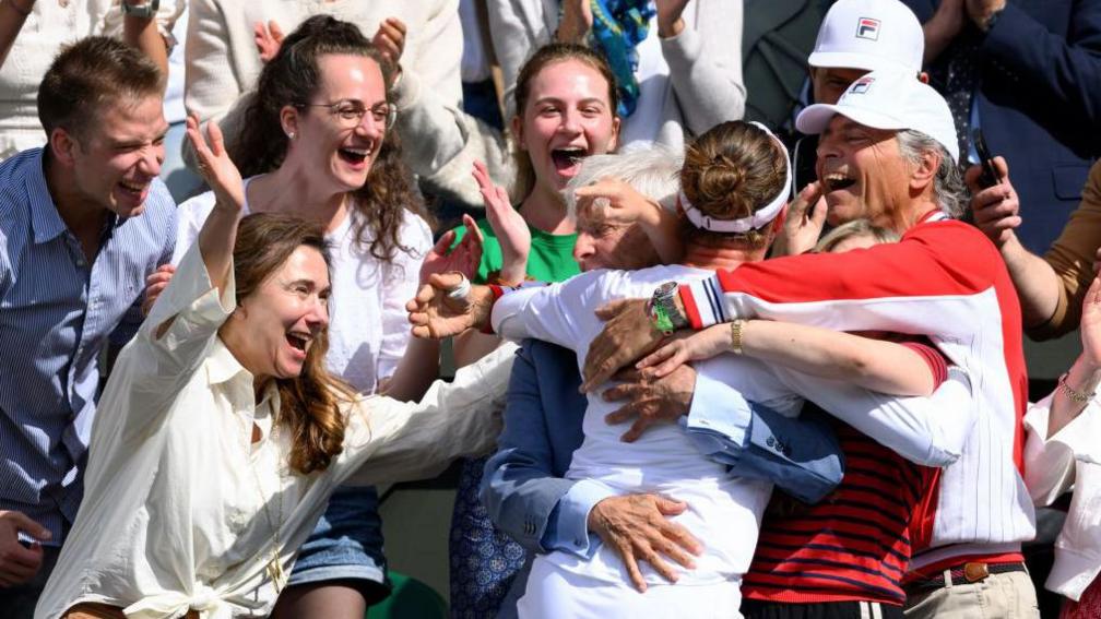 Barbora Krejcikova celebrates with family