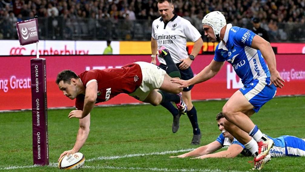 Tomos Williams finished a superb team move with an acrobatic finish