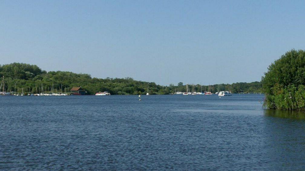 Wroxham Broad: Body found in search for missing man - BBC News