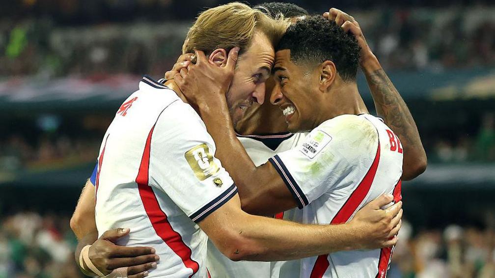 Jude Bellingham of England celebrates scoring his team's second goal with Harry Kane during the FIFA World Cup 2026 Round of 16 match between Mexico and England at Mexico City Stadium on July 05, 2026 in Mexico City. The players are hugging each other. 