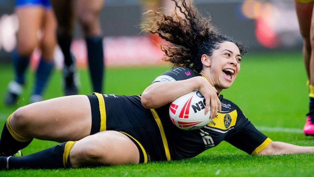 Savannah Andrade scores York's second try