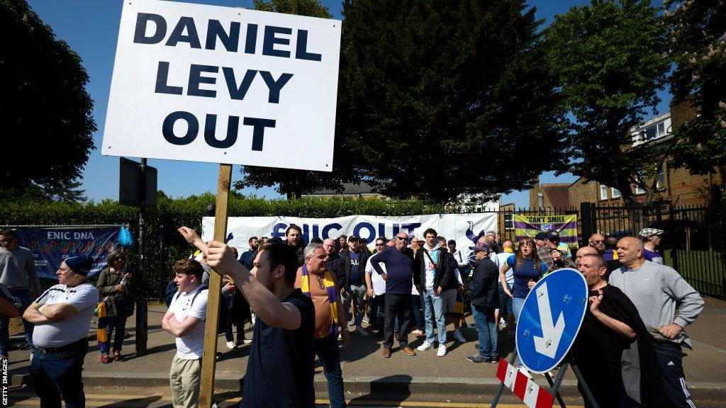 Daniel Levy out sign