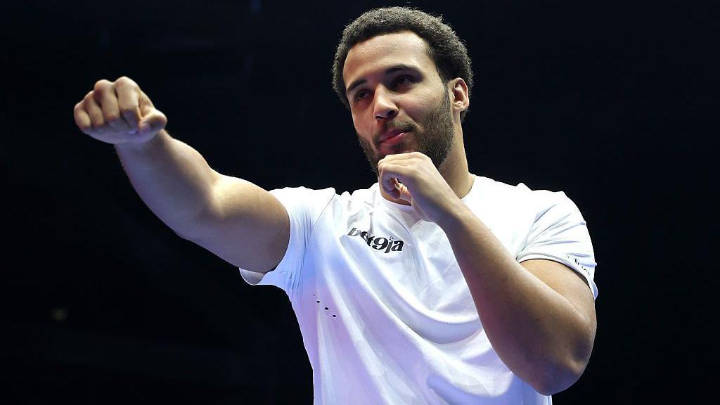 Moses Itauma shapes to throw a punch