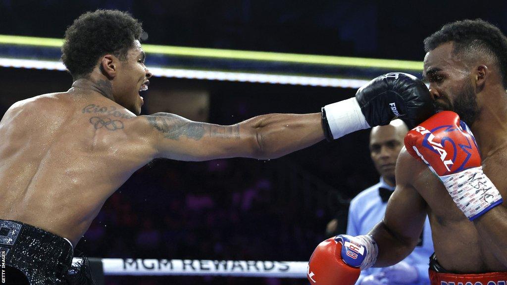 Shakur Stevenson lands a right jab in the face of Edwin De Los Santos