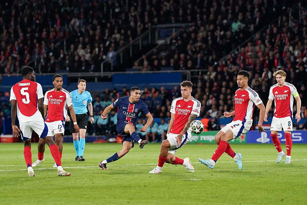 Achraf Hakimi, surrounded by Arsenal players, scores PSG’s second goal.
