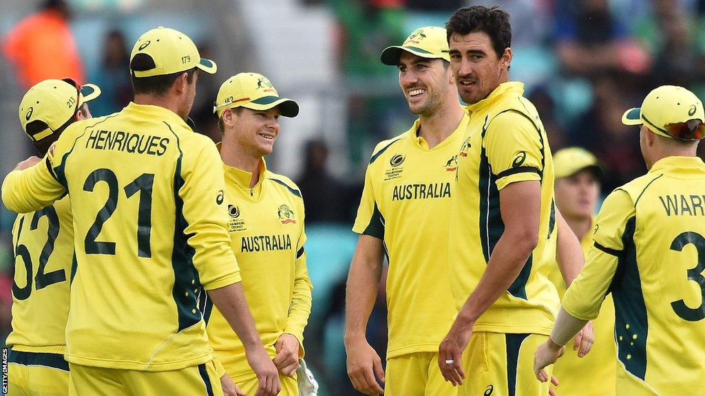 Mitch Starc and the Australia fielders