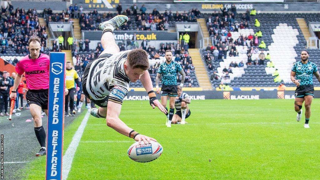 Teenager Davy Litten touched down in the corner for Hull's first try - his first in Super League