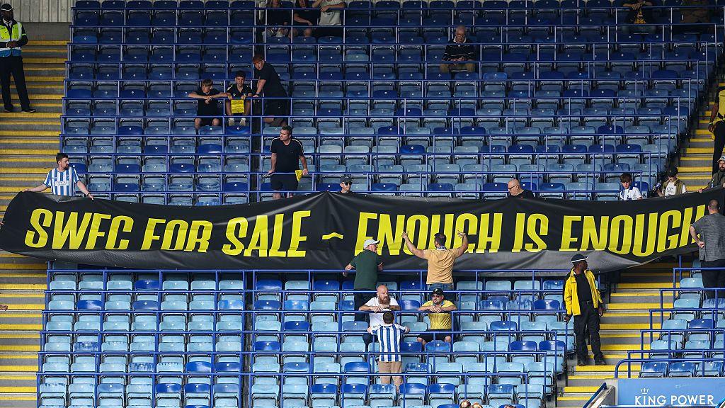 Sheffield Wednesday fans protest at Leicester City