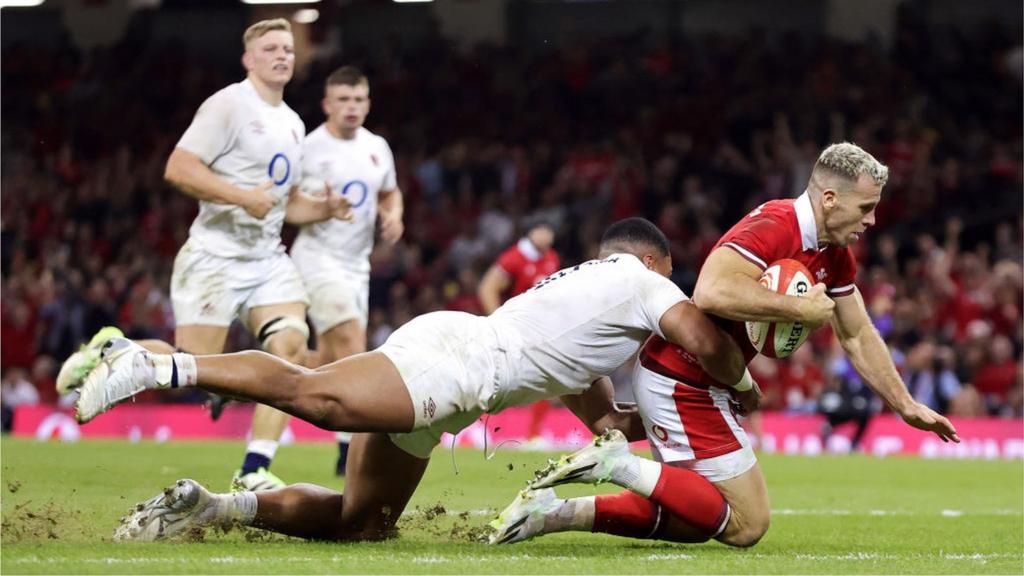 Gareth Davies scores try