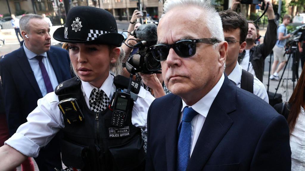 Huw Edwards criticised for entering festival poetry competition