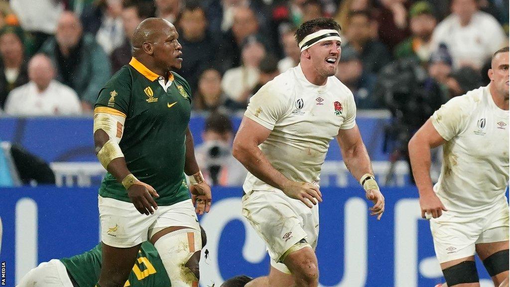 Bongi Mbonambi plays against England in the 2023 Rugby World Cup semi-final