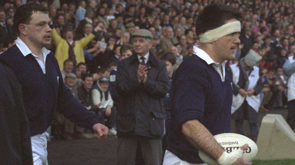 David Sole leads out Scotland to play England in 1990