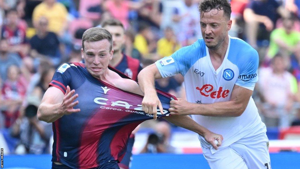 Bologna's Lewis Ferguson and Napoli's Amir Rrahmani