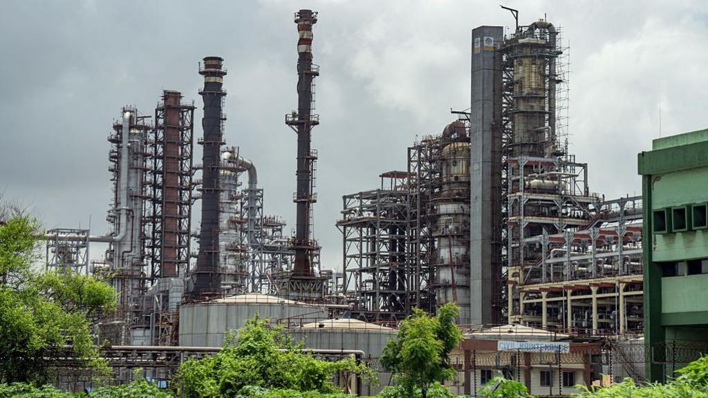 A Bharat Petroleum Corp. oil refinery in Mumbai, India, on Monday, Aug. 11, 2025. India's state-owned oil refiners are pulling back from purchases of Russian crude for now, according to people with direct knowledge of the companies' procurement plans, as Washington ratchets up the pressure on New Delhi over the flows with a wave of harsh tariffs. 
