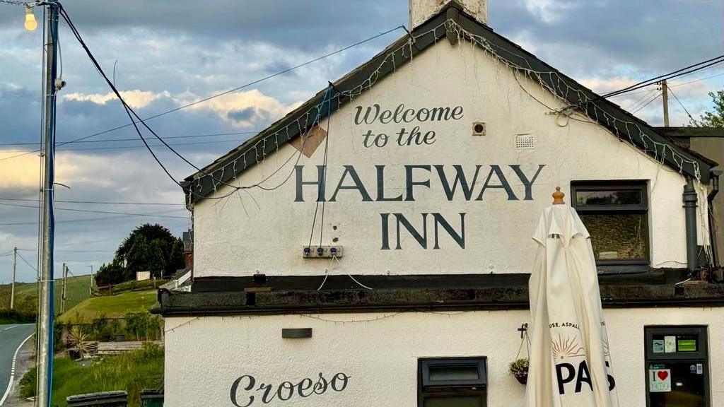 Yr Halfway Inn