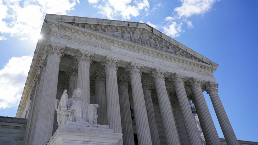 Outside view of the US Supreme Court