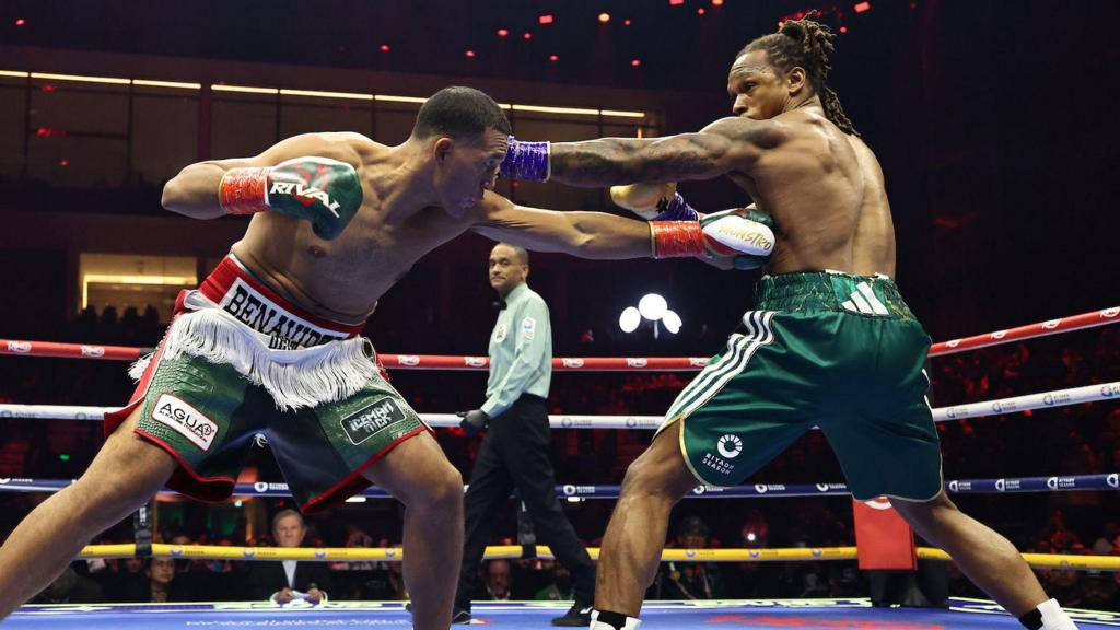 David Benavidez aims a jab at Anthony Yarde