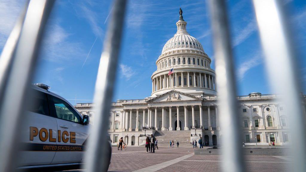 US Capitol seen through fencing 