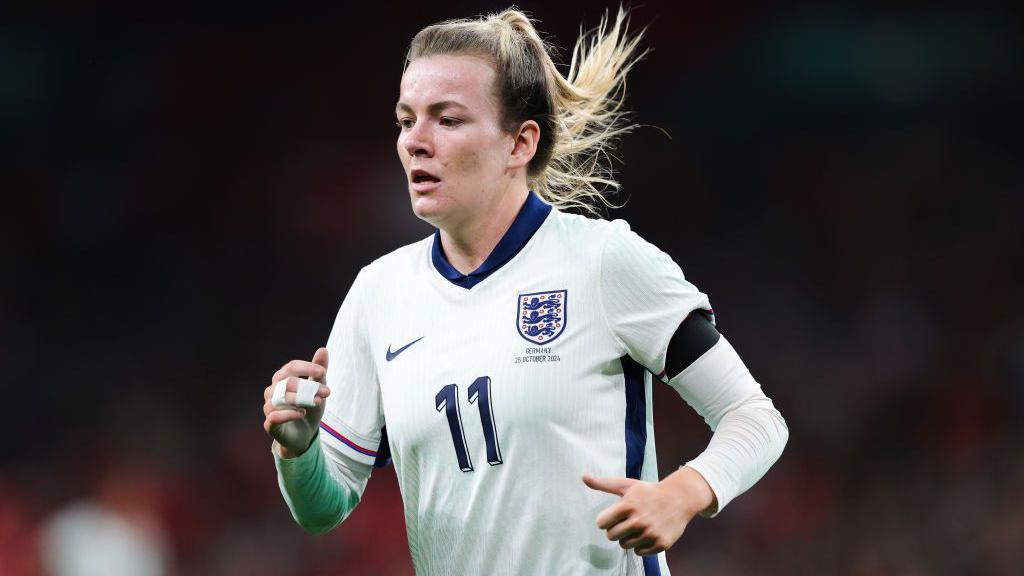 Lauren Hemp has knee surgery and will miss England friendlies - BBC Sport