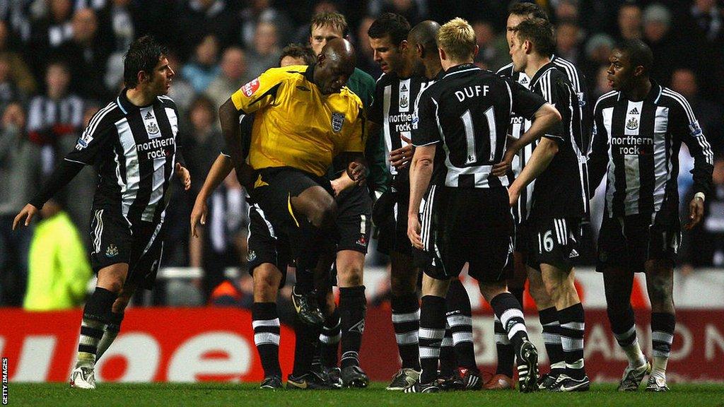 Uriah Rennie refereeing a match