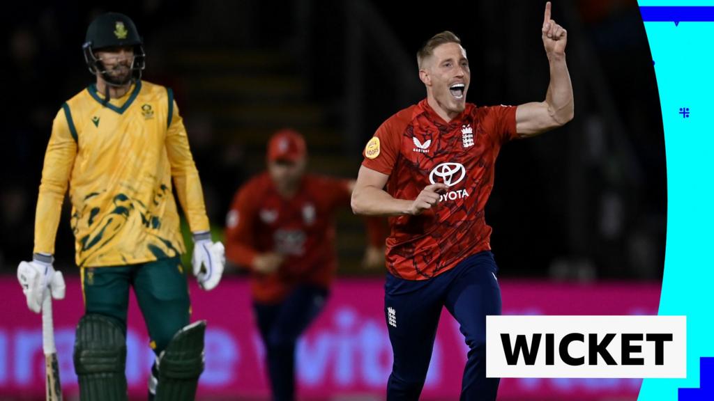 Wood removes Rickelton for golden duck with second ball