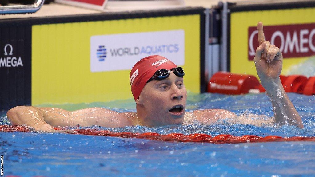 Tom Dean celebrates winning gold in the 4x200m freestyle relay at the 2023 World Championships