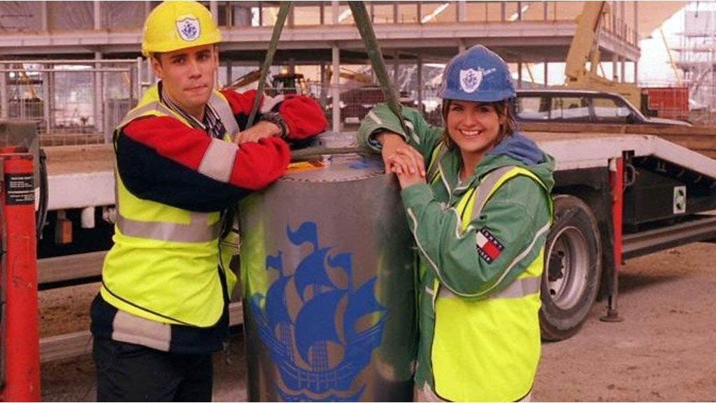 Richard Bacon and Katy Hill with the Blue Peter Millennium Time Capsule