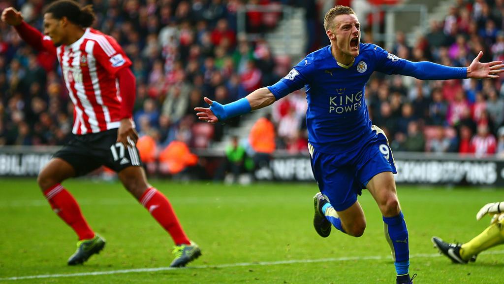 Jamie Vardy celebrates Leicester's equaliser