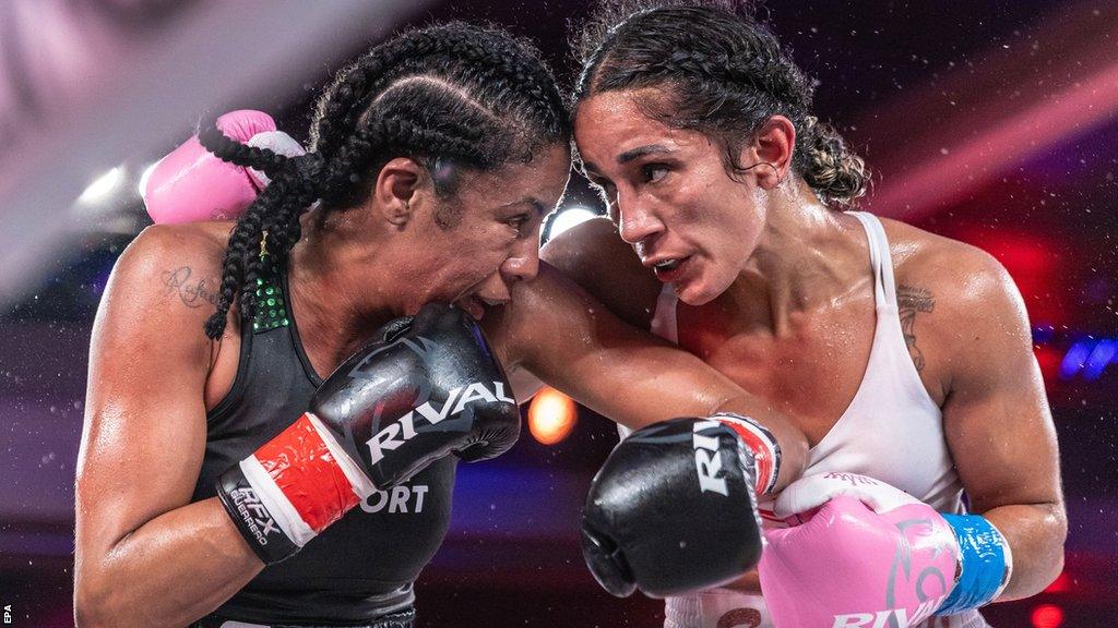 Amanda Serrano in action against Danila Ramos