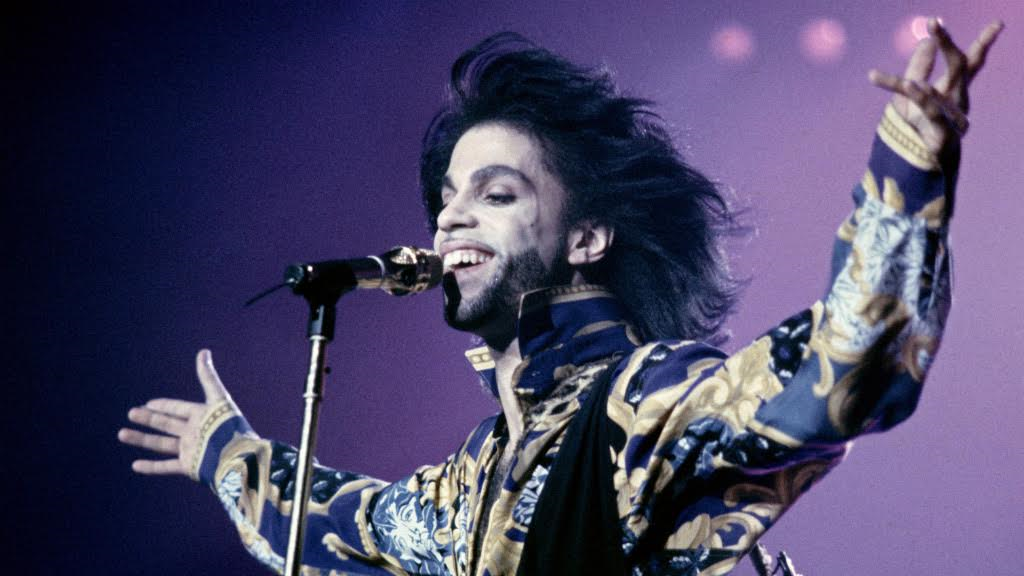 Prince performs in 1990