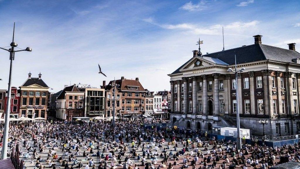 There were also many marches around the world. These people in the Netherlands took to the streets to show their rejection of racism and their support for equality of rights for black people.