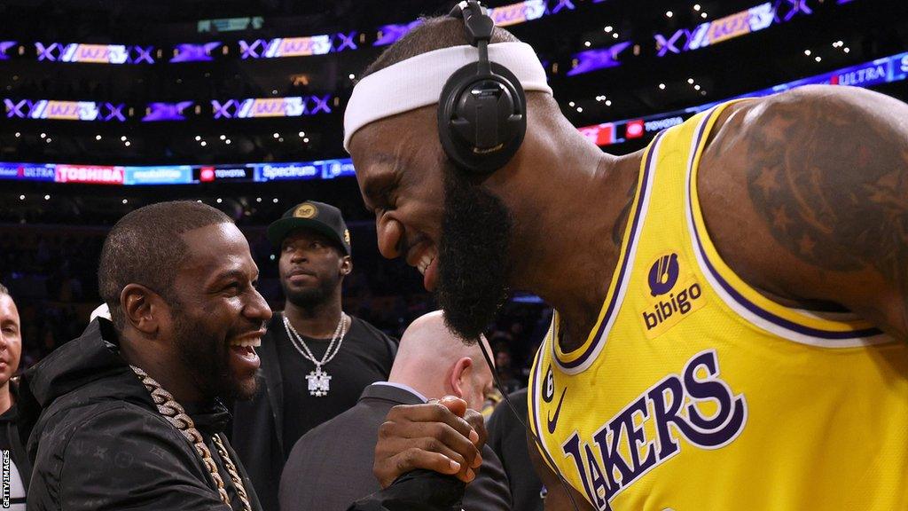 Lebron James shaking hands with Floyd Mayweather Jr