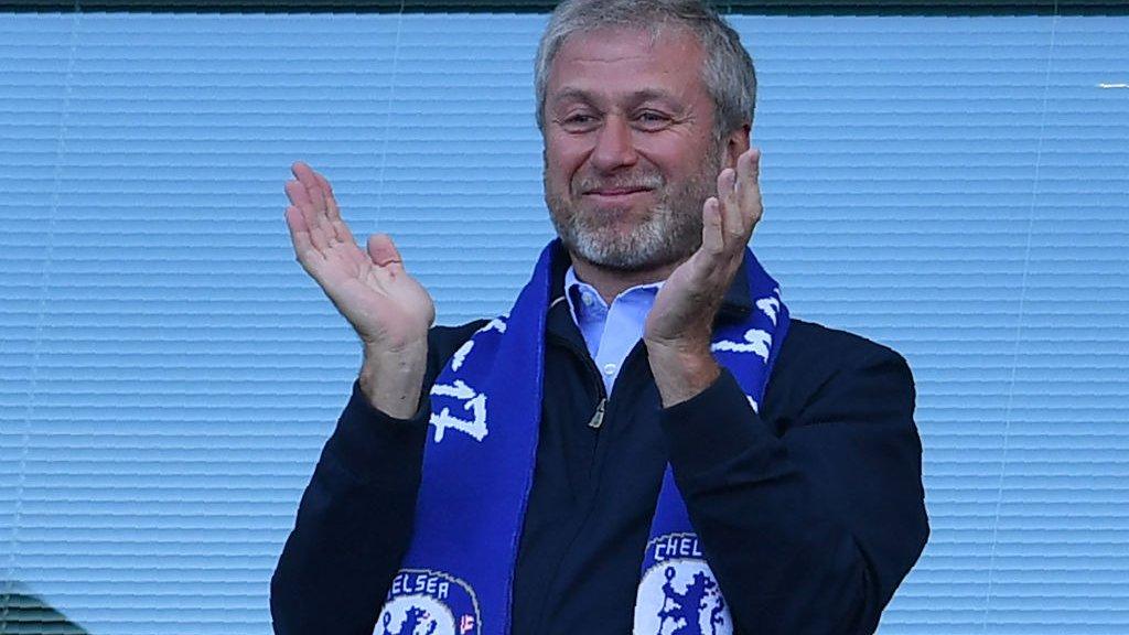 Abramovich clapping