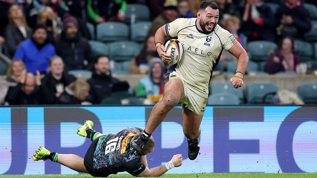 Ellis Genge runs beyond Sam Riley, who has dived at his feet, to score a try for Bristol Bears