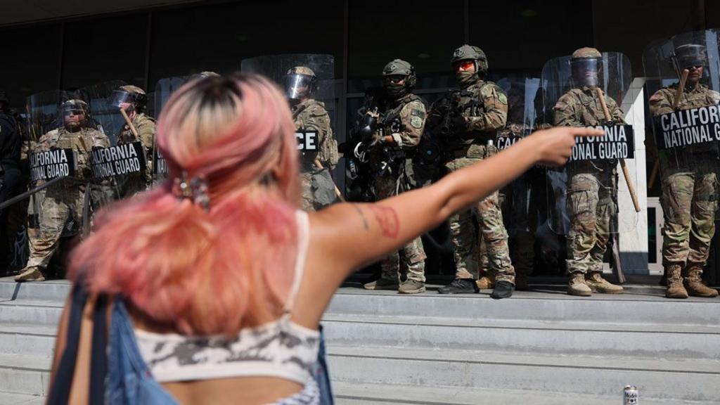 Giudice dichiara illegale lo spiegamento della Guardia Nazionale di Trump a Los Angeles